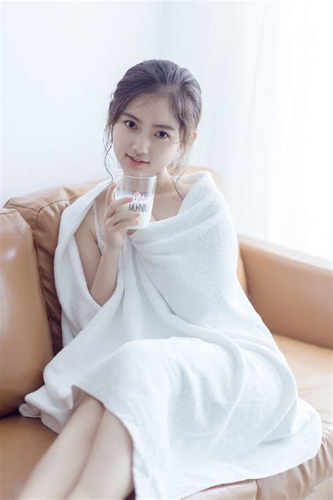 女巫电影安妮海瑟薇在线观看
